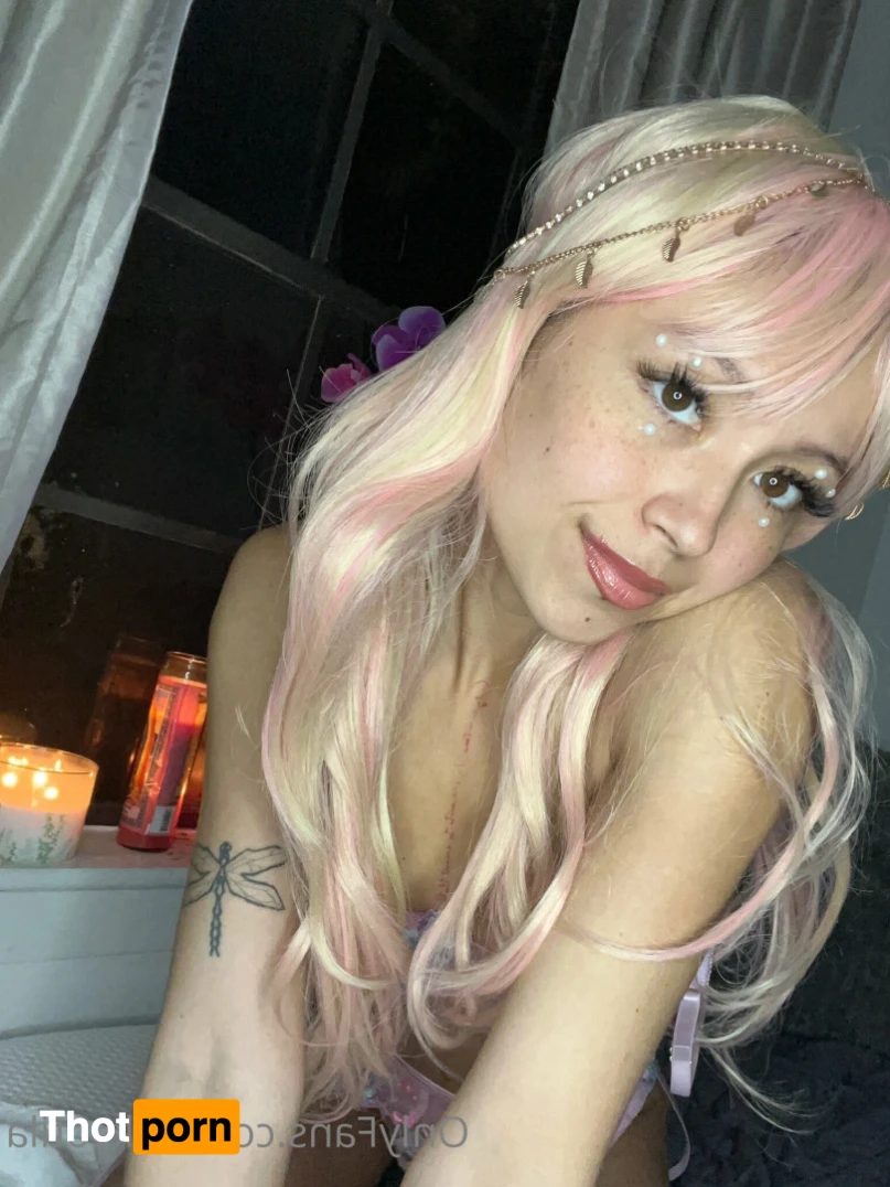 Isla Rhodes ✨ 15512436