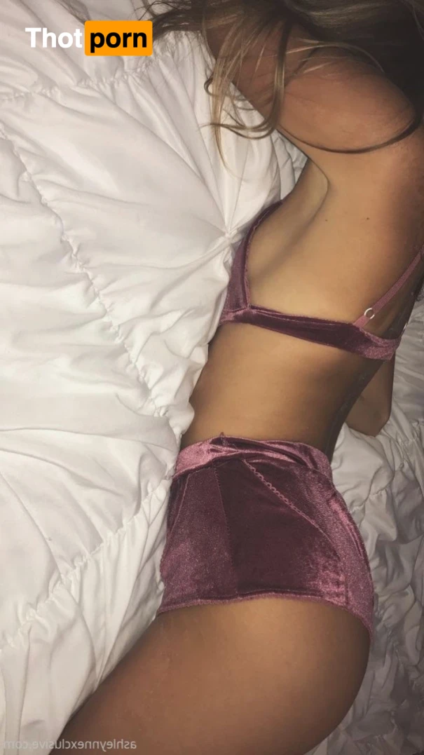 ⭐️𝗔𝘀𝗵𝗹𝗲𝘆 𝗦𝗼𝘂𝘁𝗵𝗲𝗿𝗻 𝗕𝗲𝗹𝗹𝗲⭐ 🇺🇸🎙️📺👙Lets chat 13057492