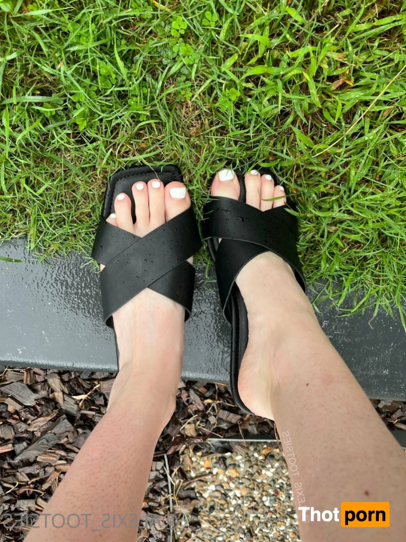 Alexis_tootsies 14754756