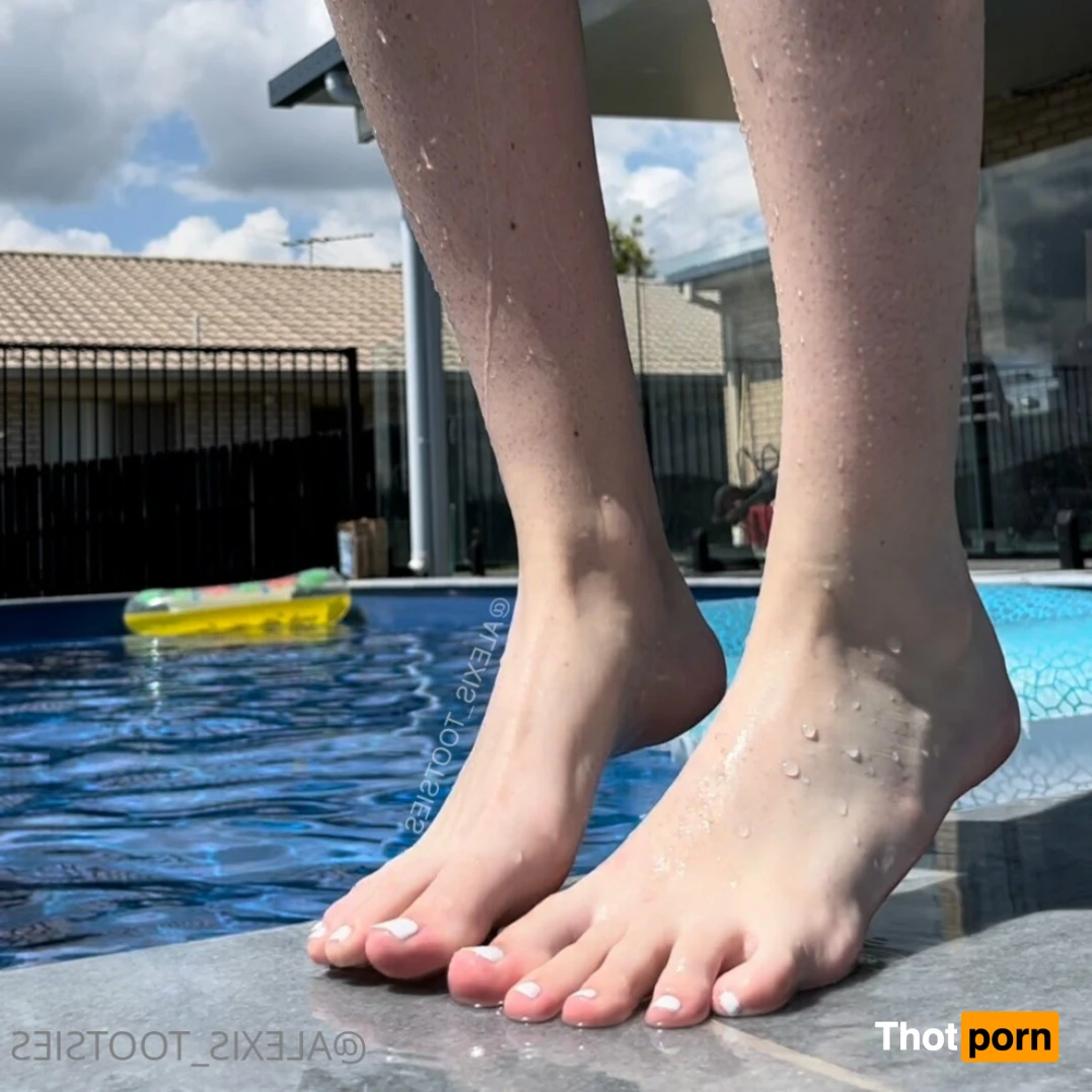 Alexis_tootsies 14755221