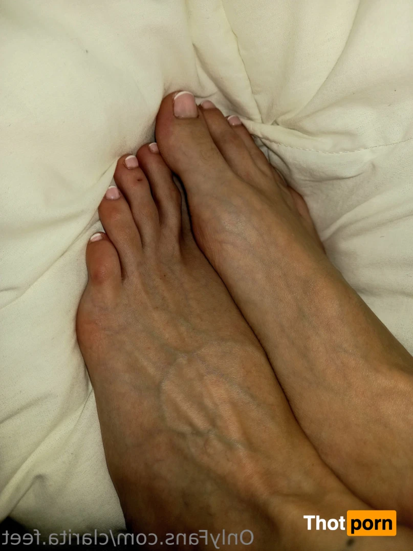 Clarita 🤍 10906183