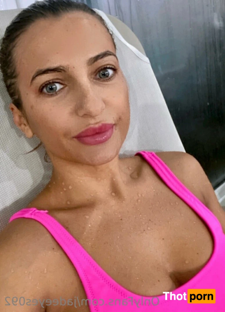 jadeeyes092 15989858