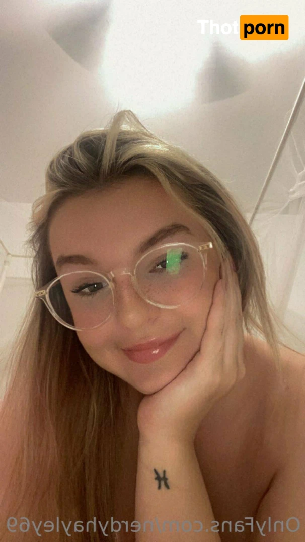 nerdyhayley69 15250188