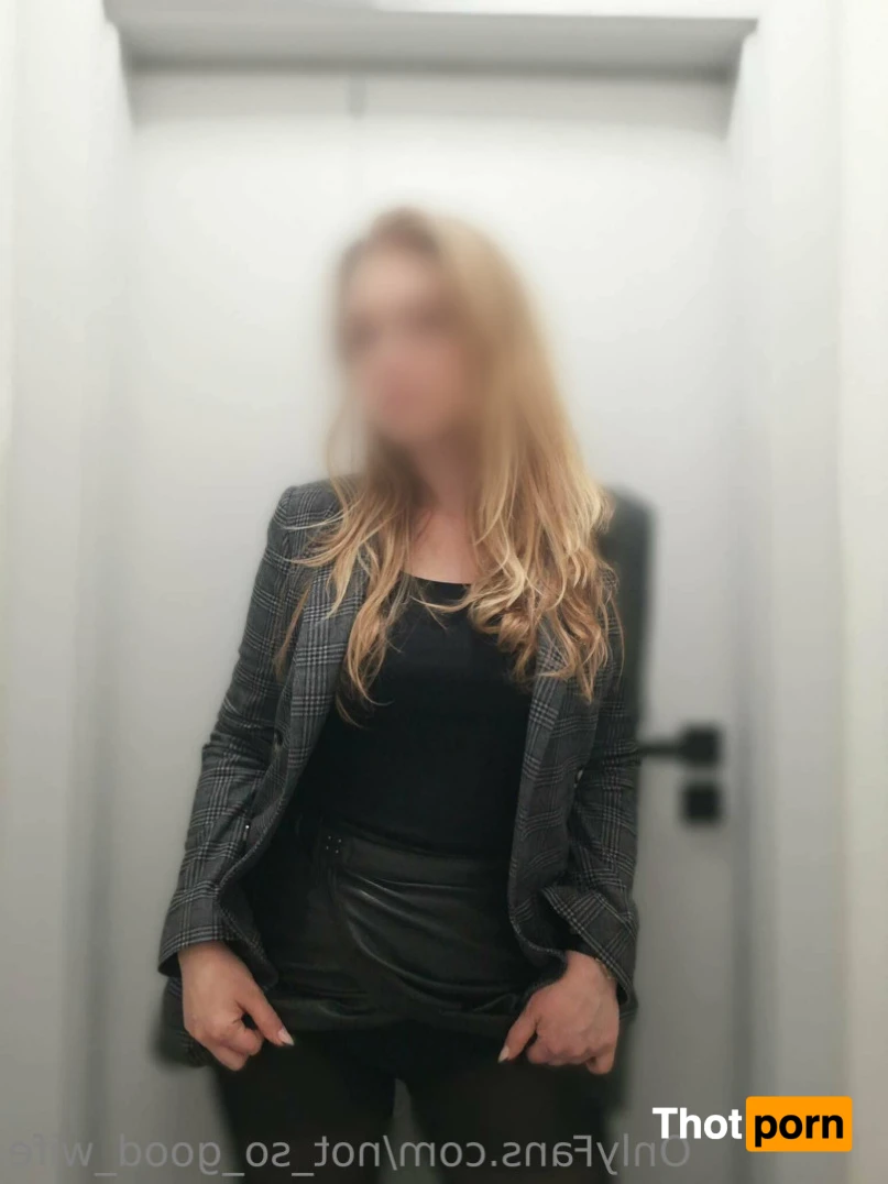 Naughty Wife 10940046