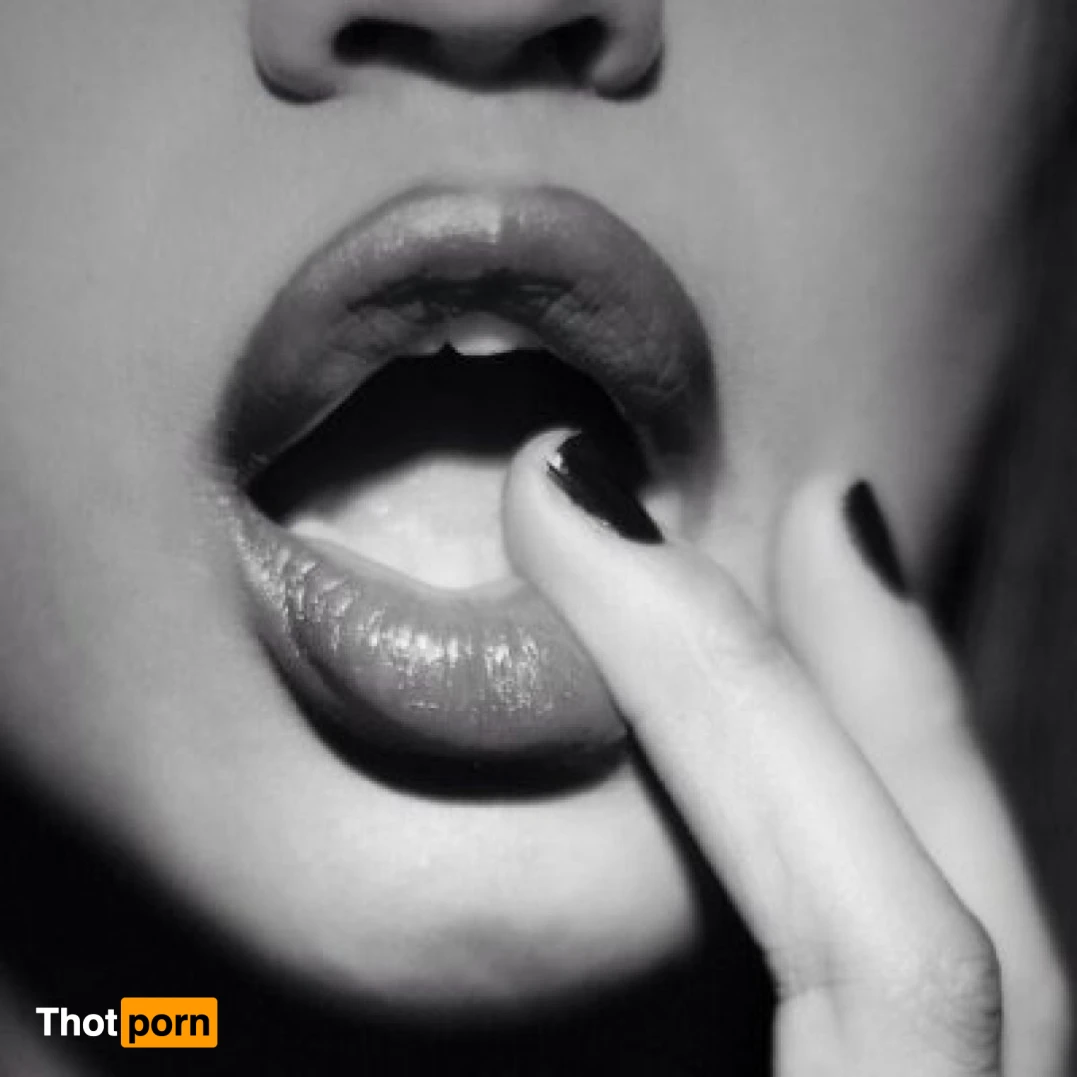 Naughty Wife 11011093