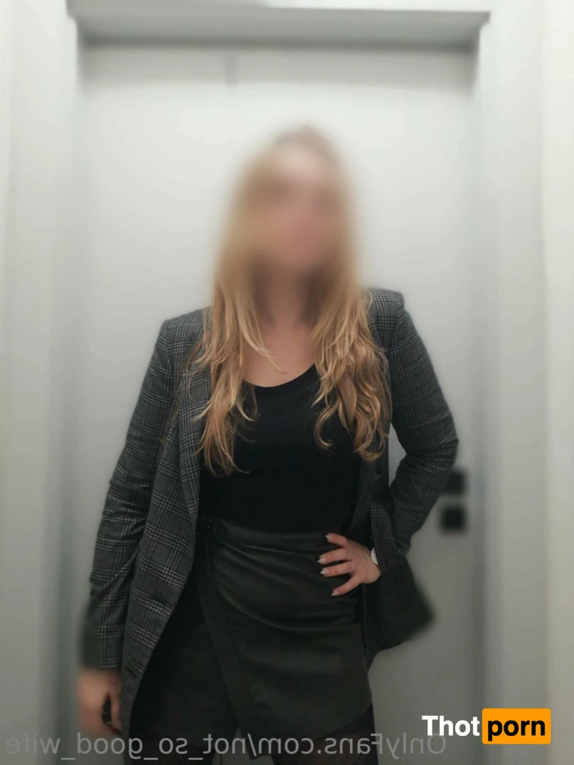 Naughty Wife 13722362