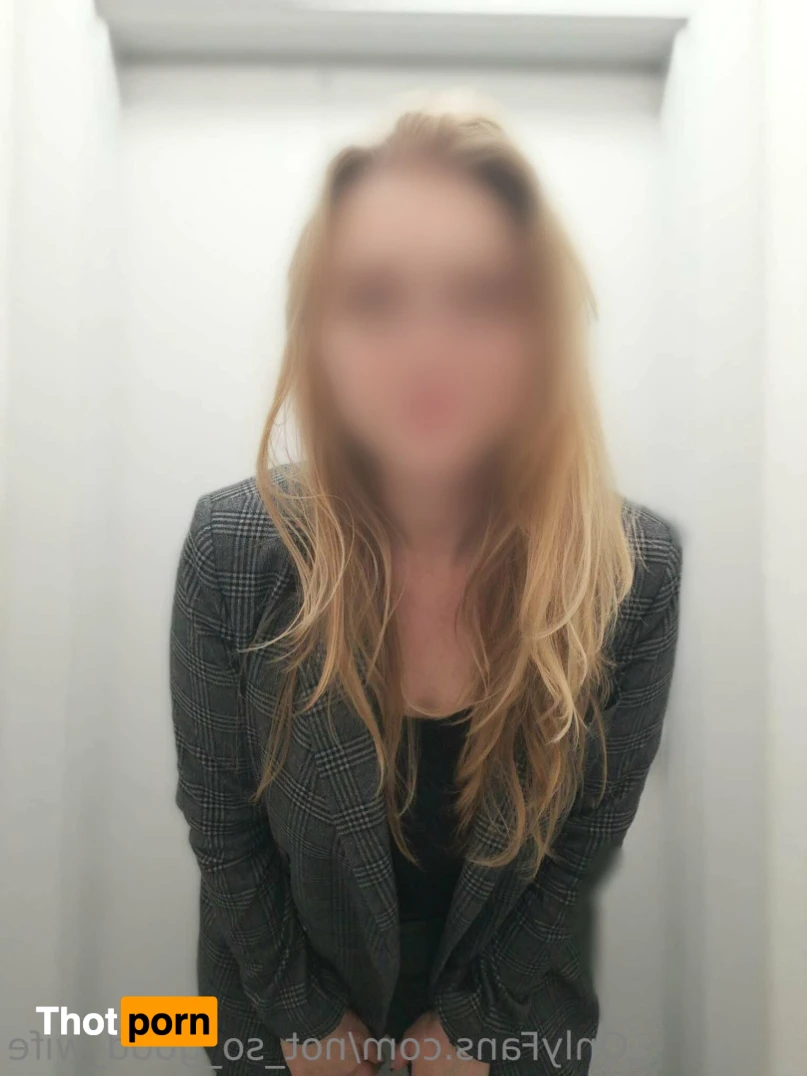 Naughty Wife 13722591