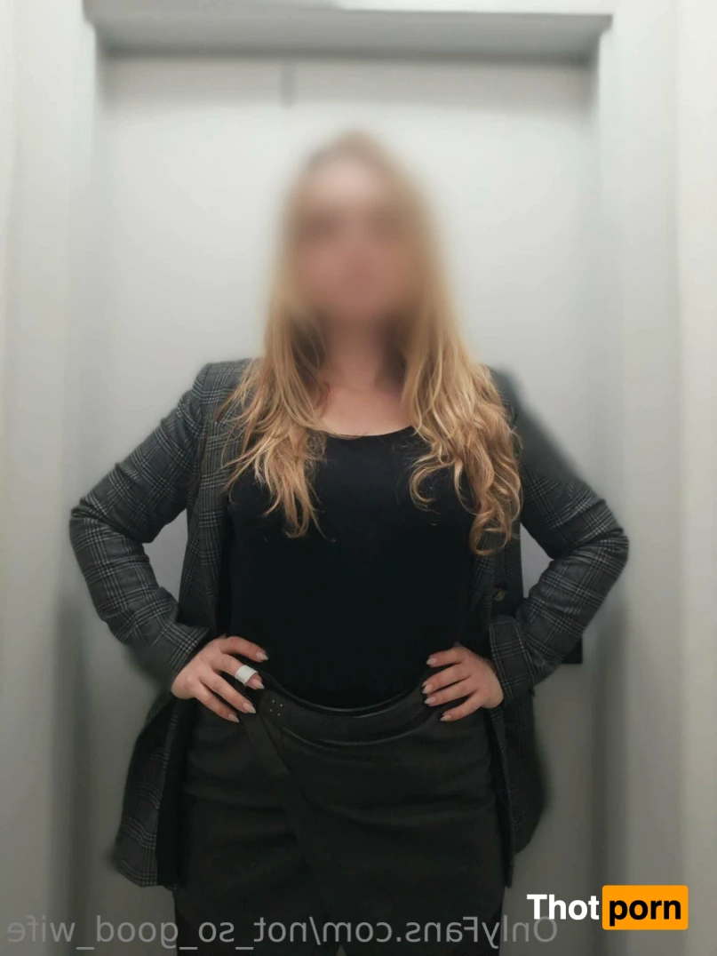 Naughty Wife 13722761