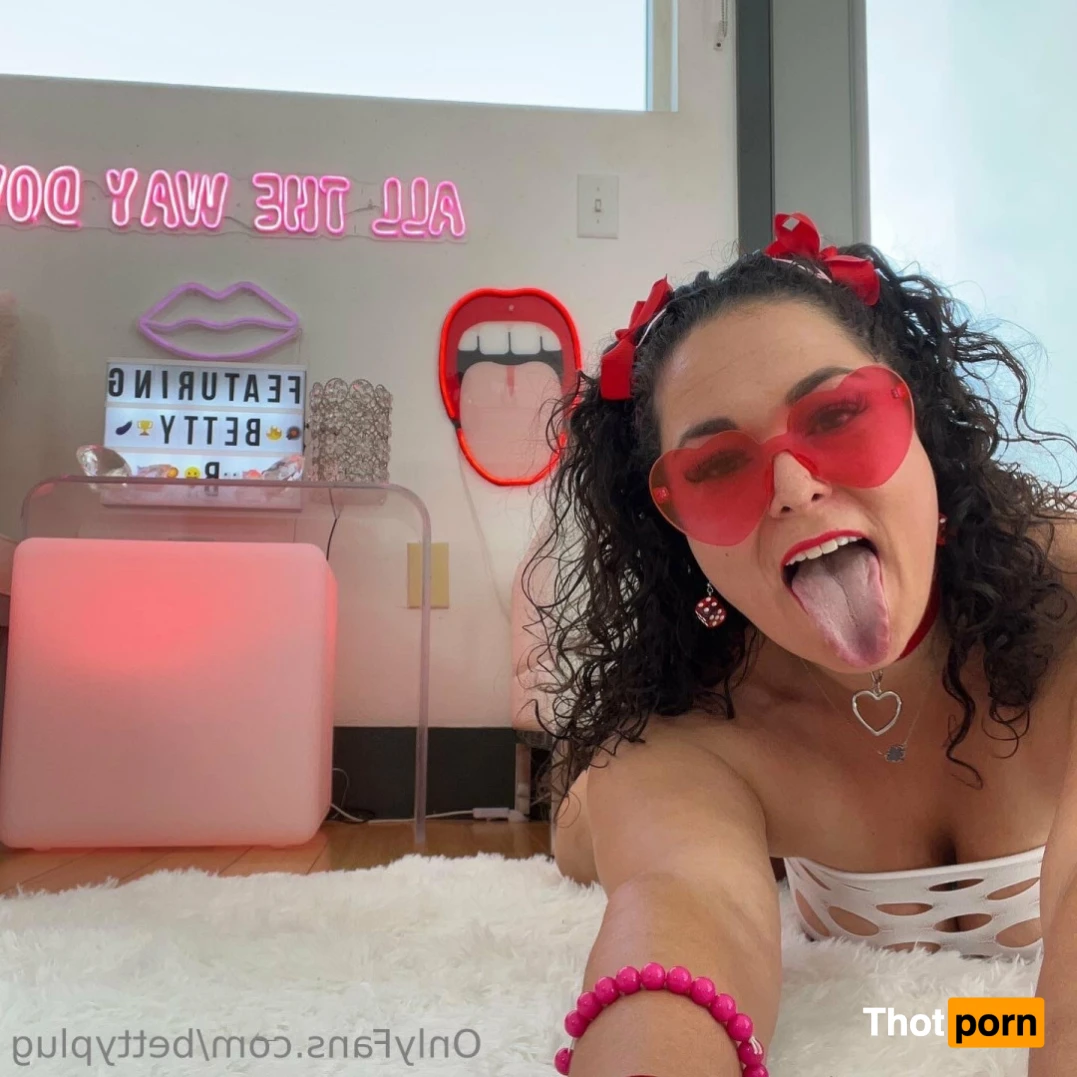 Betty B aka ButtPlugBetty 11220150