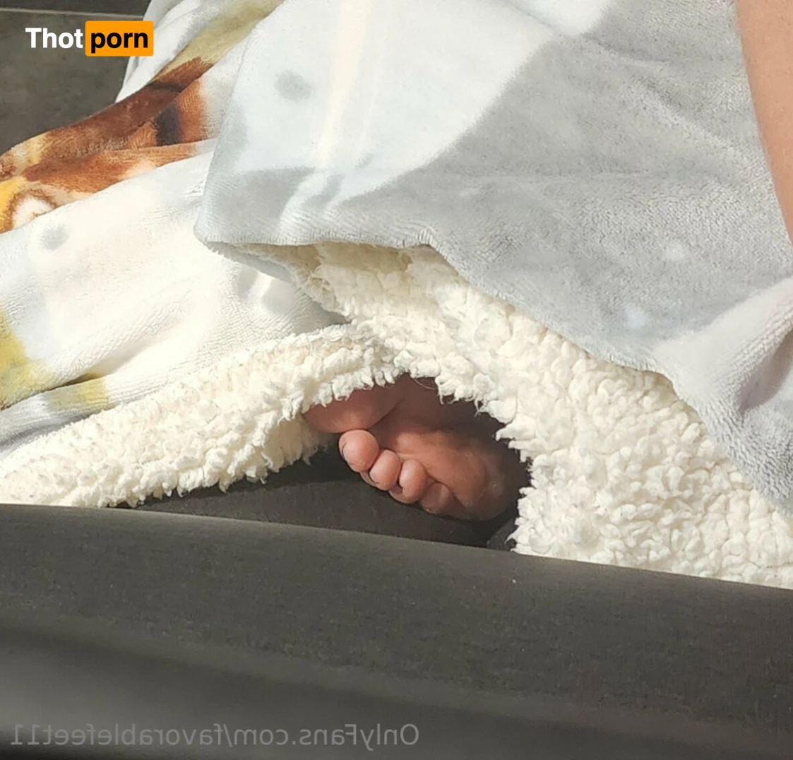 Favorable Feet 13889183