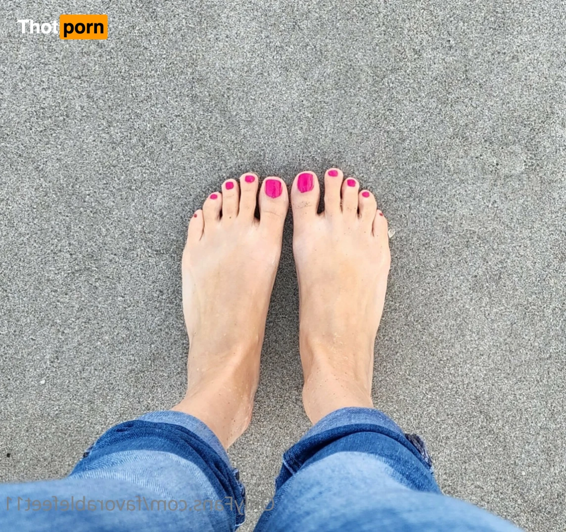 Favorable Feet 13889220