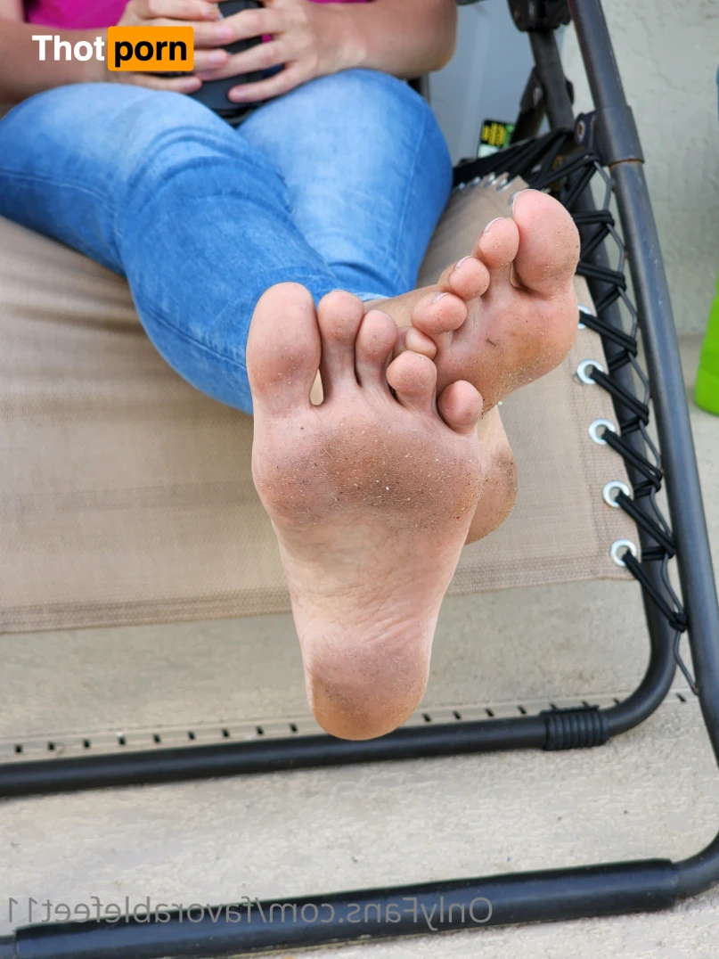 Favorable Feet 13889417