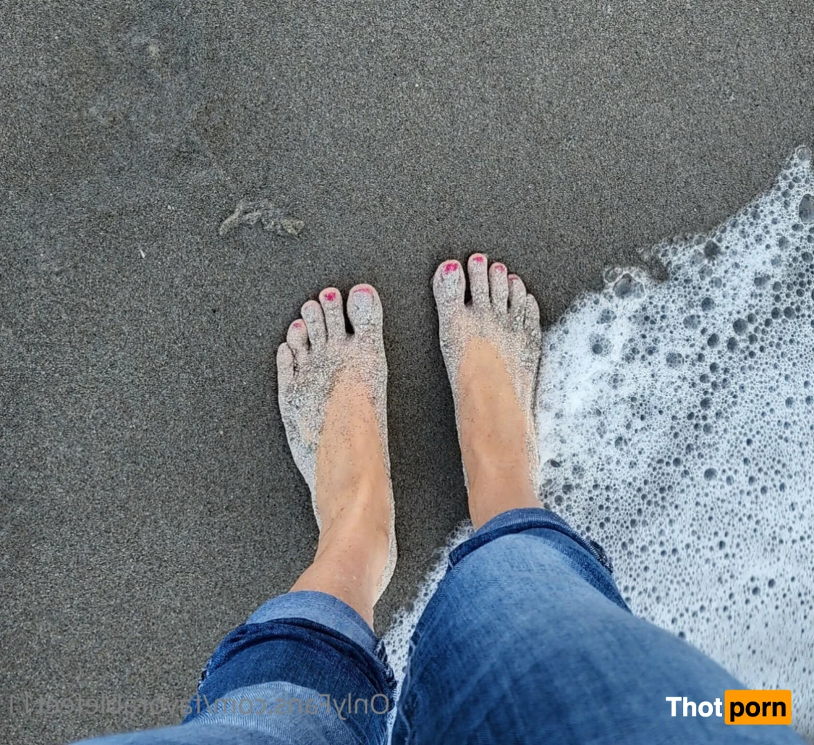 Favorable Feet 13889509