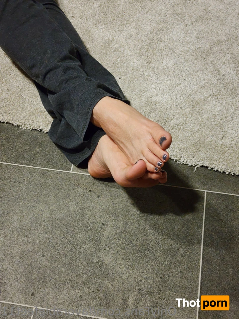 Favorable Feet 13889917