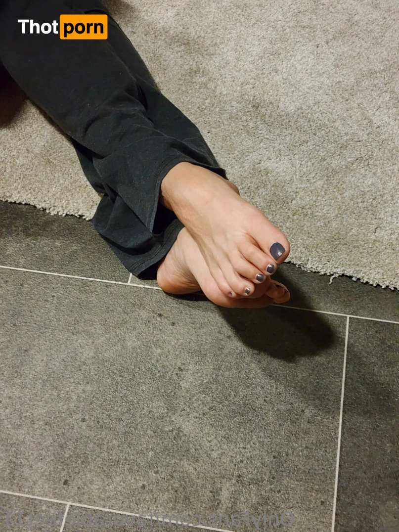 Favorable Feet 13890057