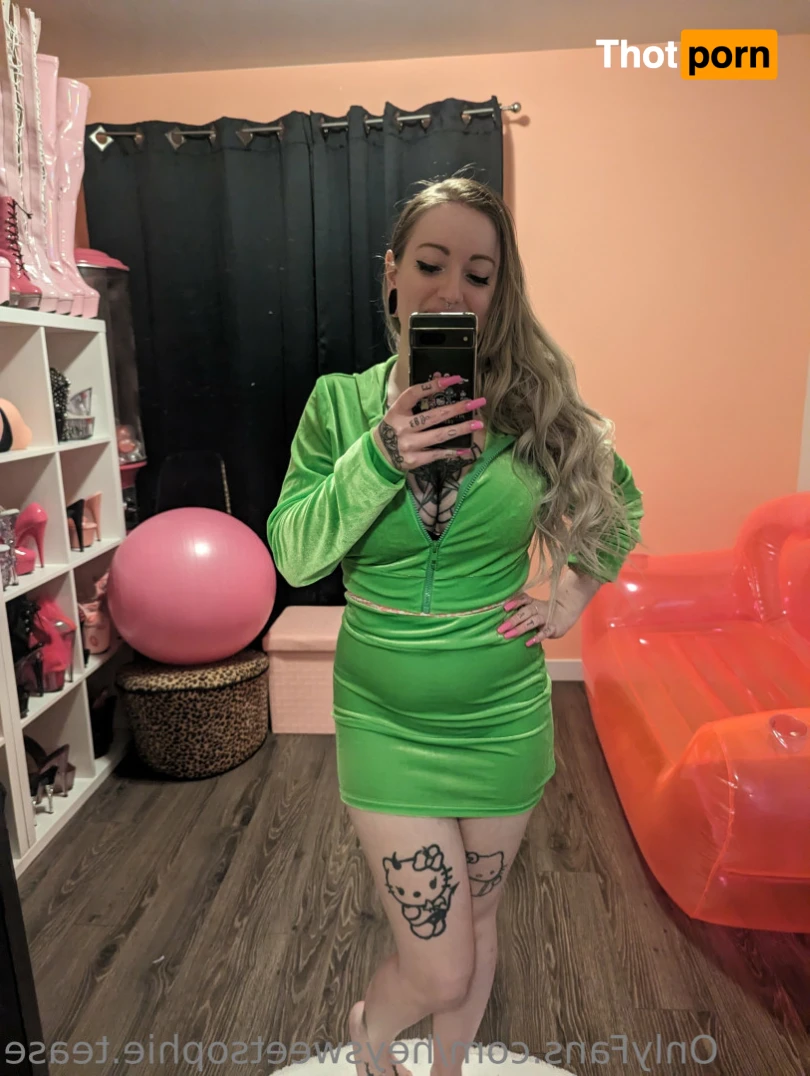 Sophie's 💦💦💦 ☔ 16050957