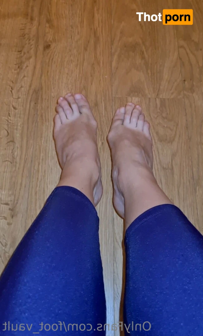 Runners sweaty feet 14431978