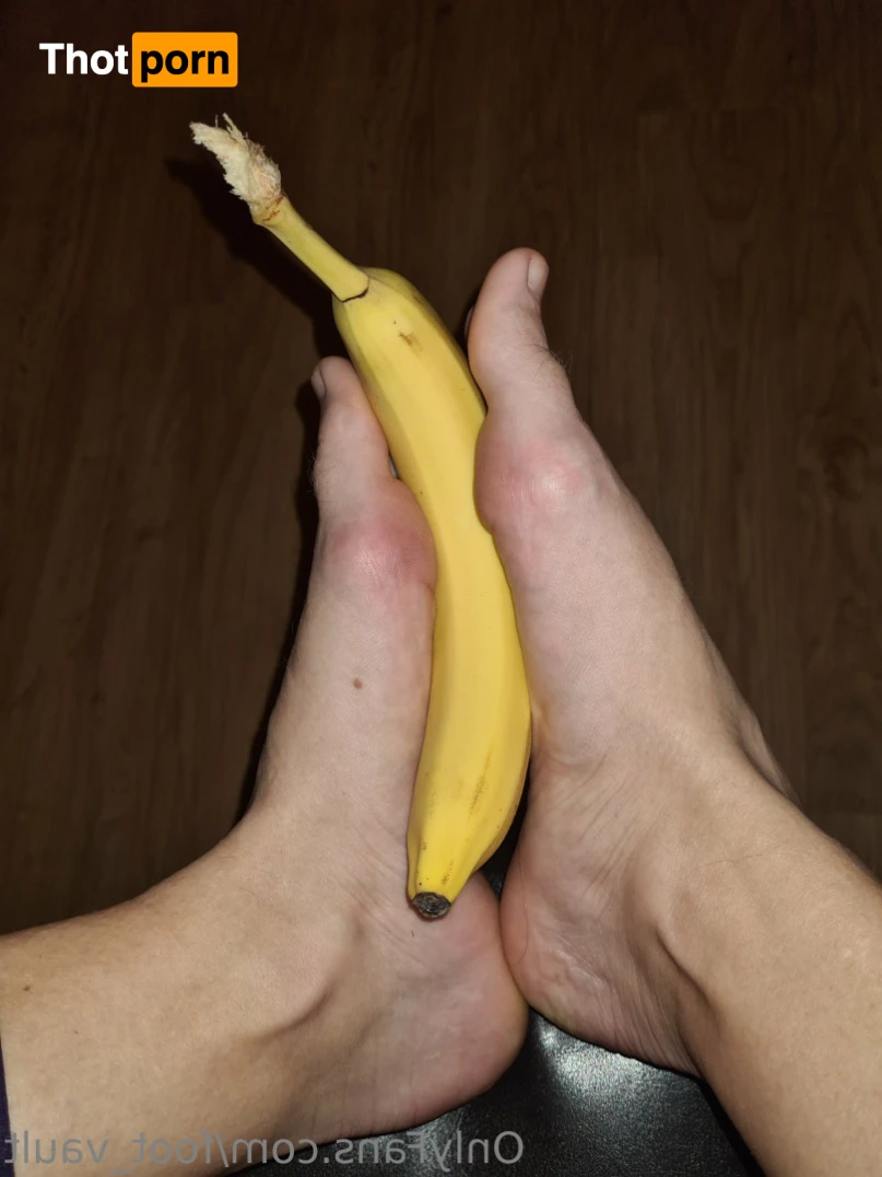 Runners sweaty feet 14434947