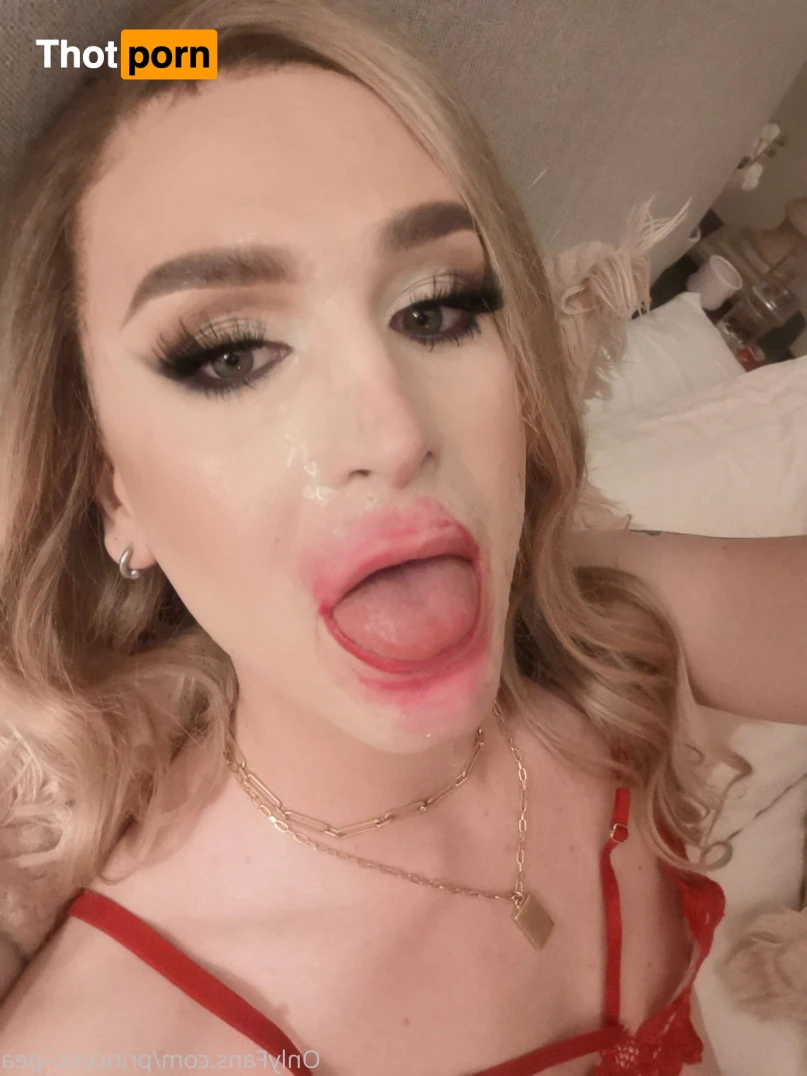 Mummy - Hung British TS 15506037