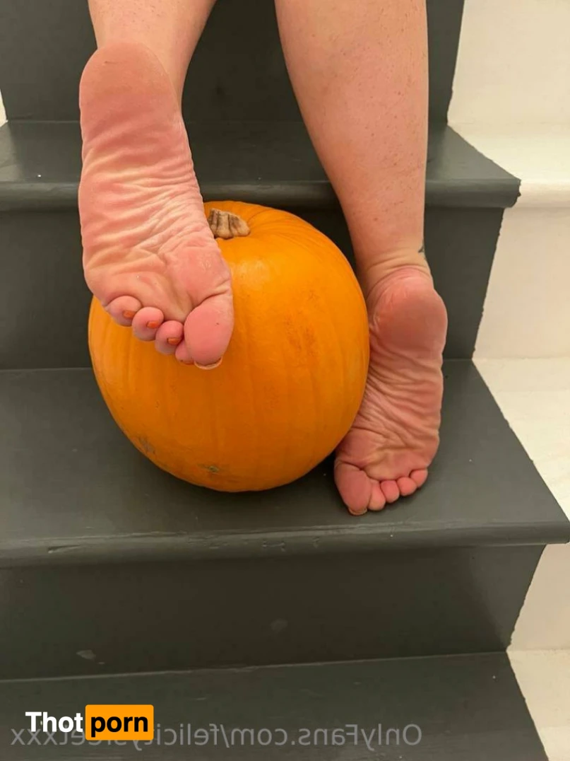 Felicity's feet 13759574