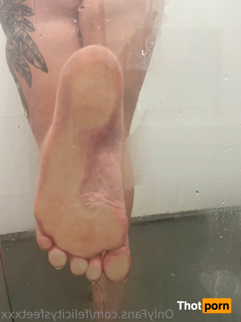 Felicity's feet 13759695