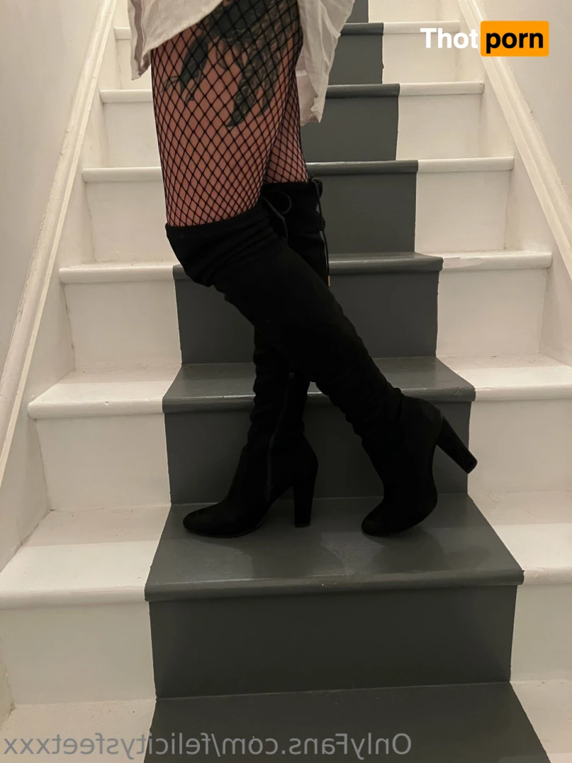 Felicity's feet 13759976