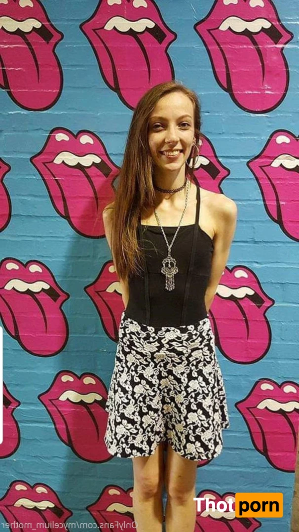 Hot Petite Mushroom Mom 🍄 15524822