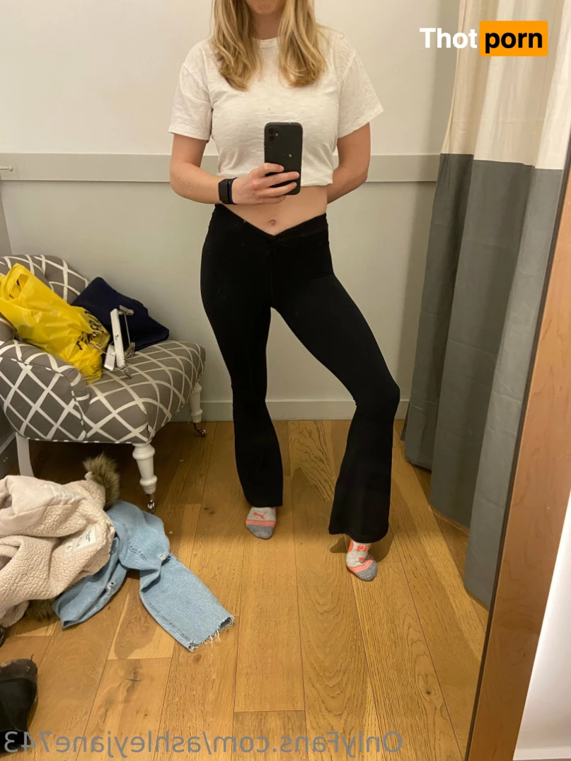 Velvet Ashley 14226674