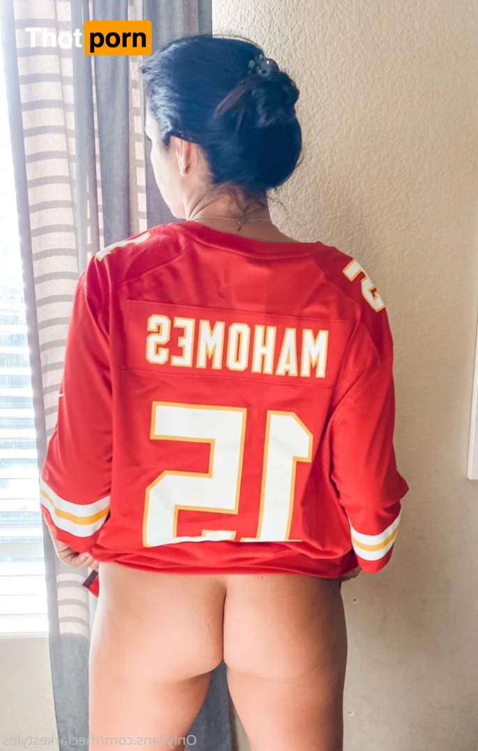 Clarke 🩵 𝒴𝑜𝓊𝓇 𝒻𝒶𝓋𝑜𝓇𝒾𝓉𝑒 𝑀 𝐼 𝐿 𝐹 15891995