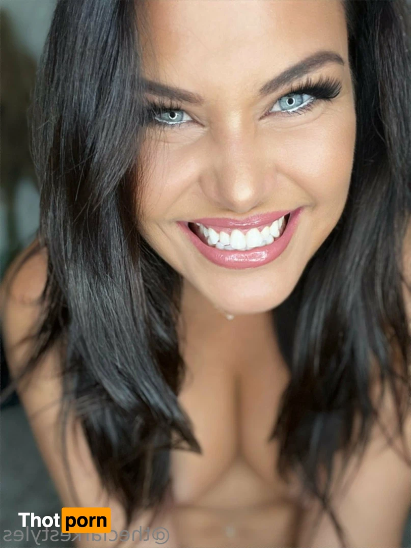 Clarke 🩵 𝒴𝑜𝓊𝓇 𝒻𝒶𝓋𝑜𝓇𝒾𝓉𝑒 𝑀 𝐼 𝐿 𝐹 15892088