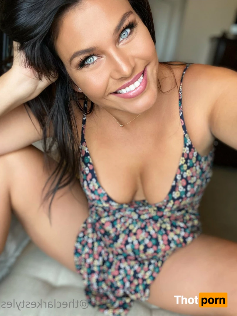 Clarke 🩵 𝒴𝑜𝓊𝓇 𝒻𝒶𝓋𝑜𝓇𝒾𝓉𝑒 𝑀 𝐼 𝐿 𝐹 15892385