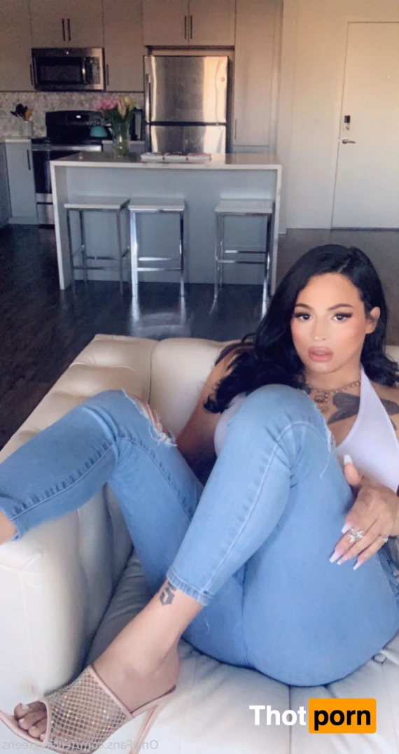 TS Felicity Fox 13777744