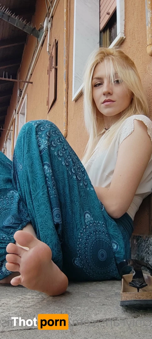 FREELaaMiss23 13376282