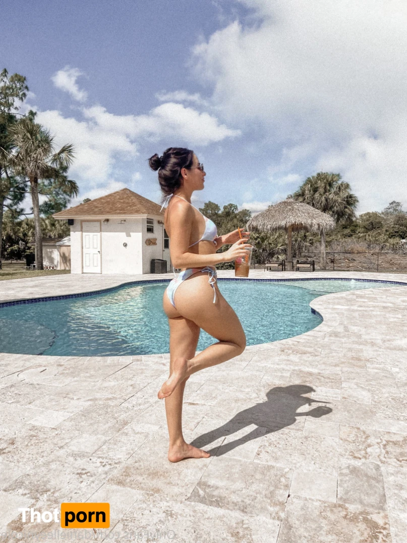 DanielleNicole 15561276