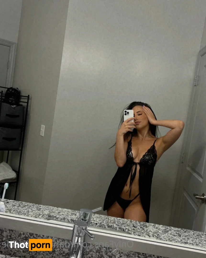 DanielleNicole 15562218