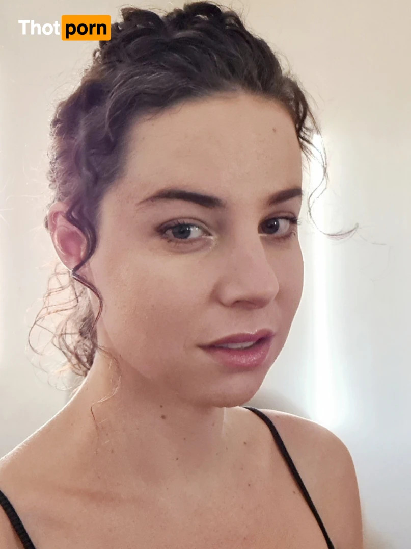 Hayley Green 16381684