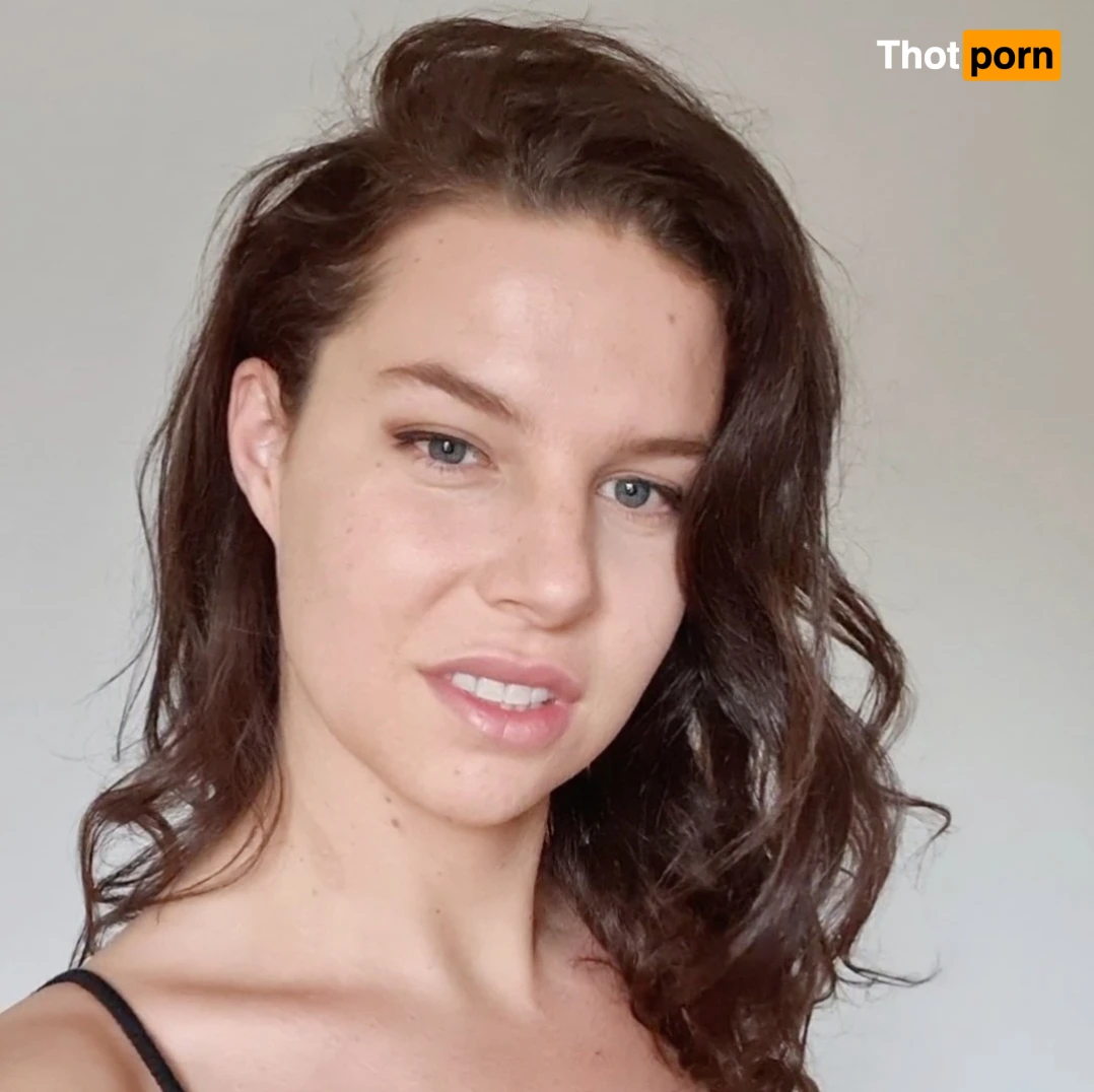 Hayley Green 16381816