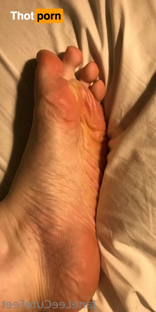Janeleecutefeet 16141190