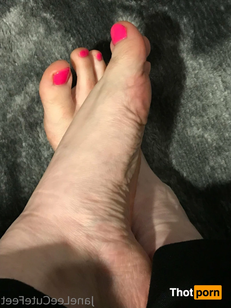 Janeleecutefeet 16143347