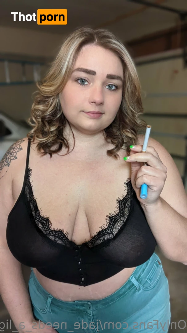 Jade_needs_a_light 11372698