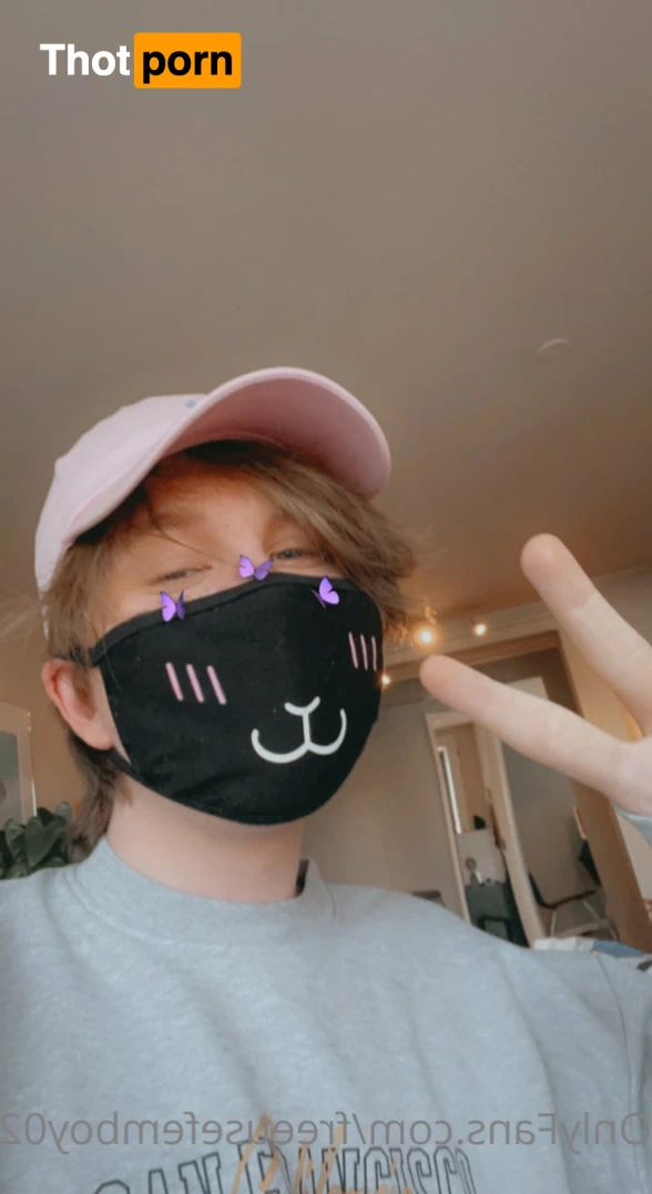 Catboy Seykoツ💜😼 13019705