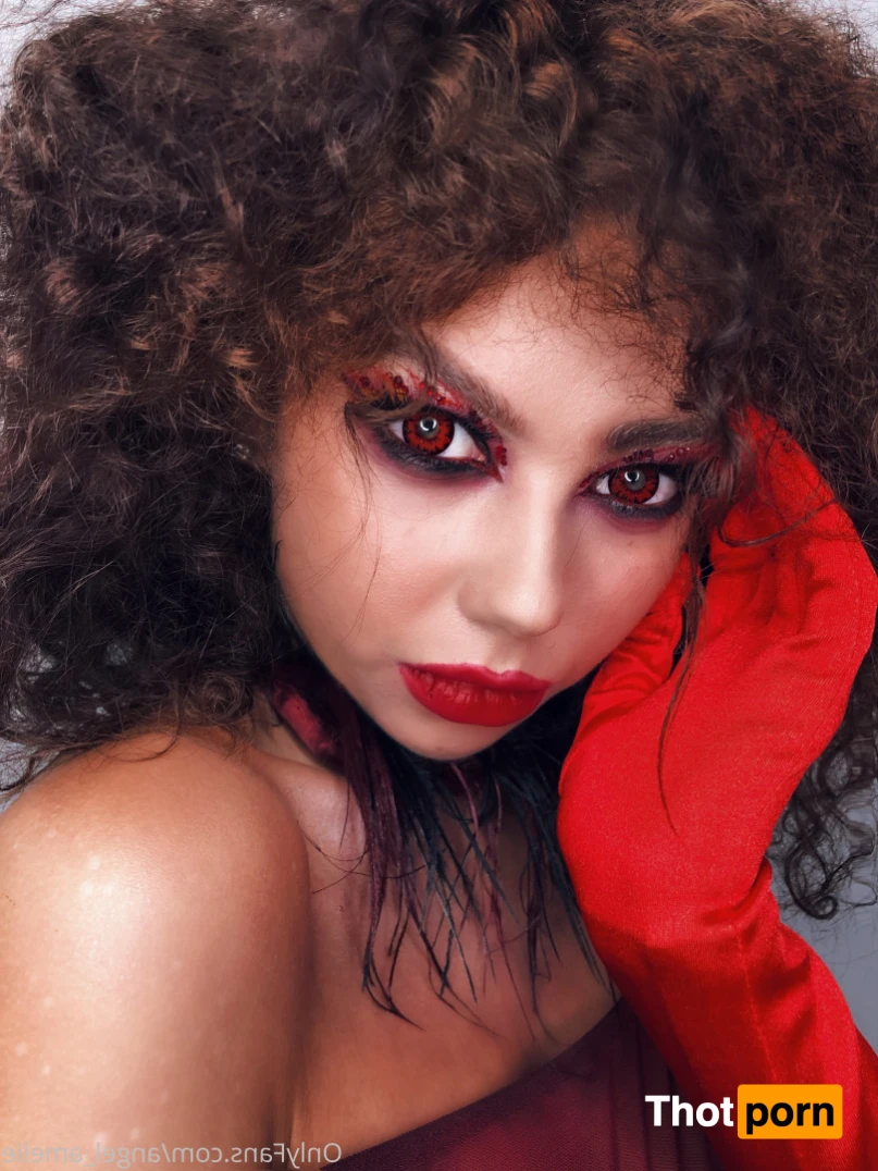 AngelAmelie 13516054