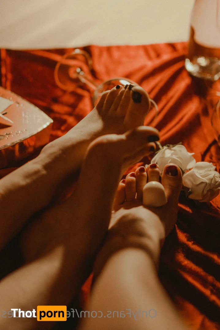 Feetish Babes 15642530