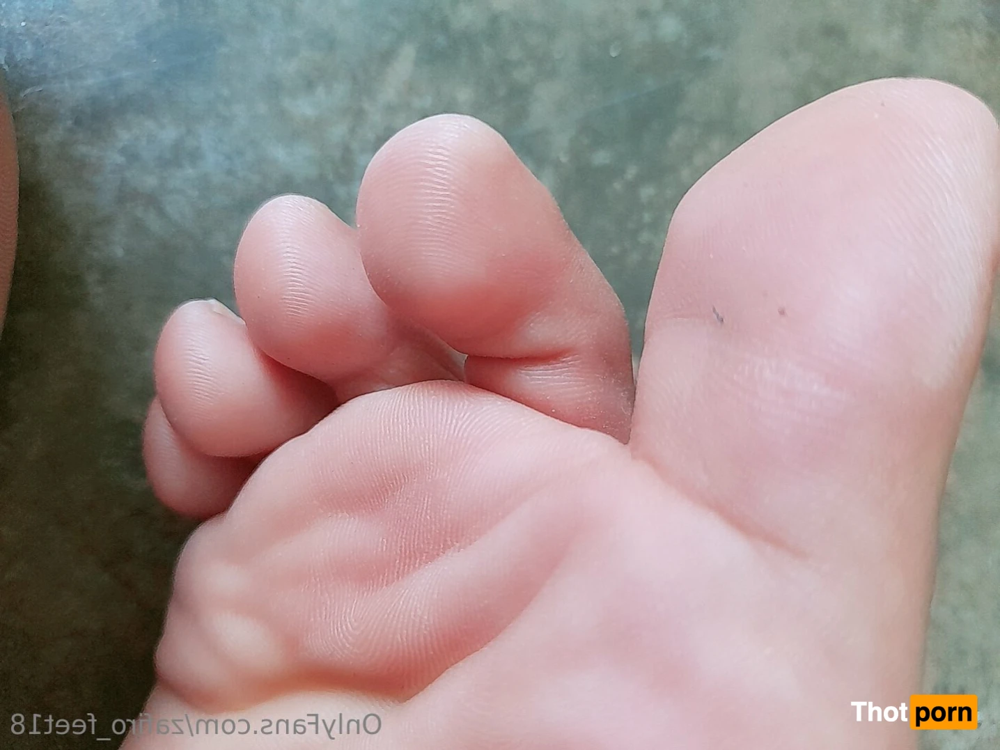 Zafiro-Feet92 14177481