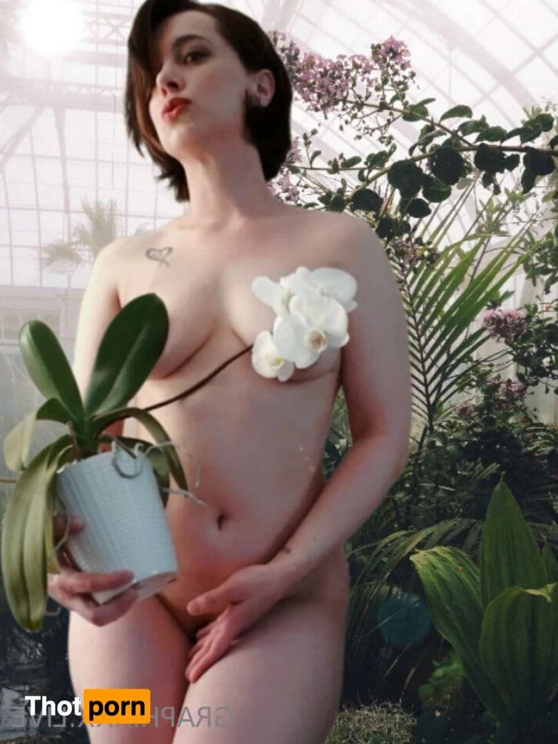 HollyGraphix Goddess Giantess Keyholder 15880877