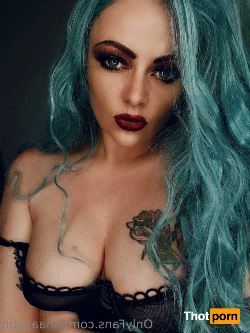 Lana Austin 15317240