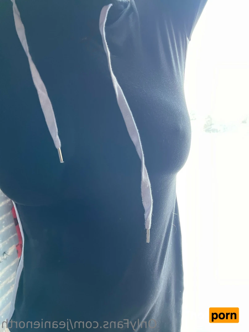 Jeanie North 15323851