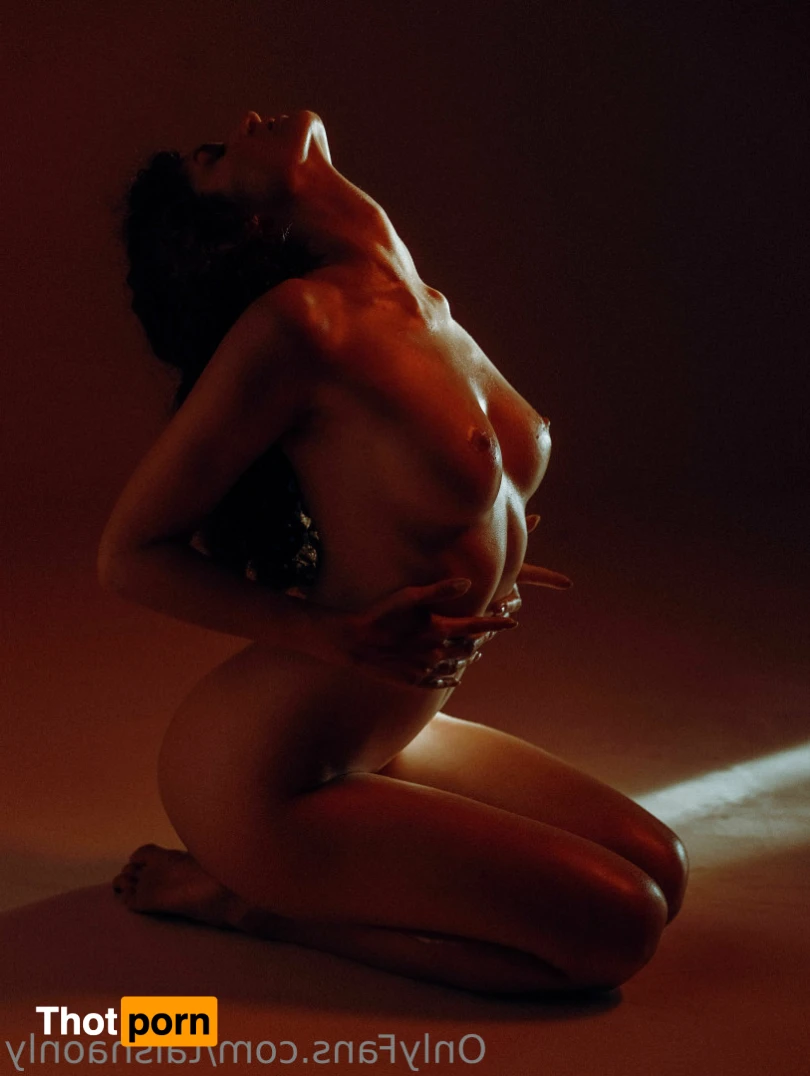 TaishaCurly 16042779