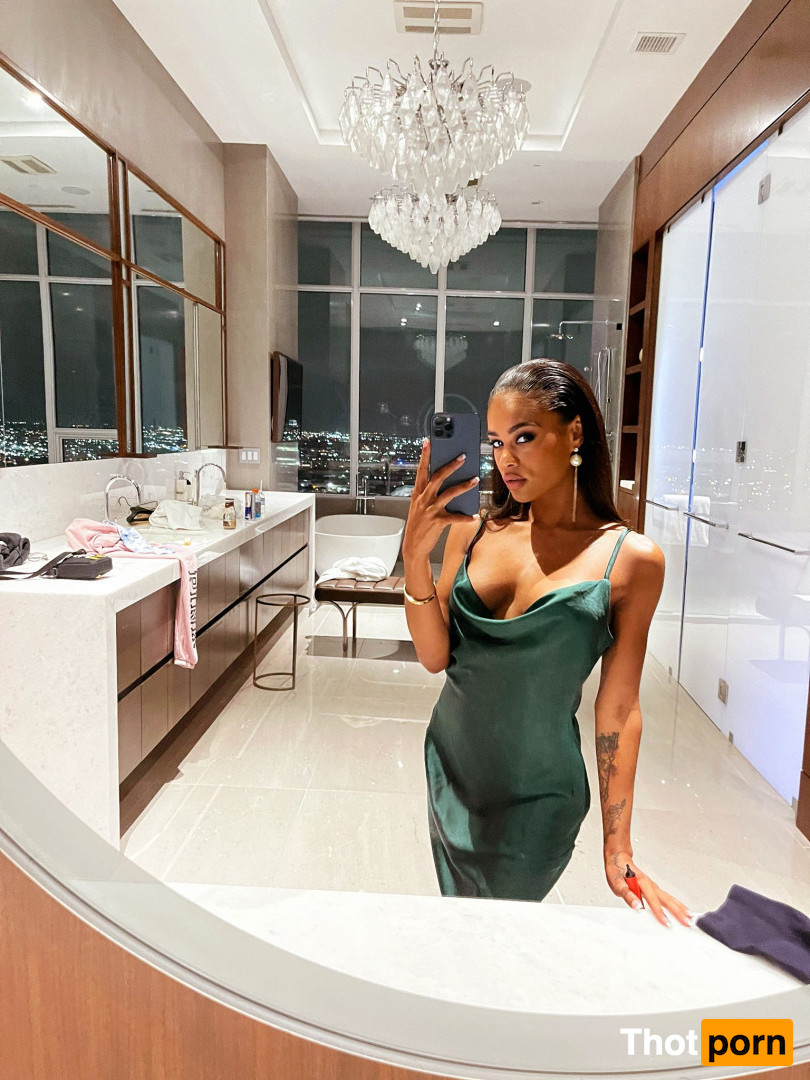 scarlit scandal 16562944