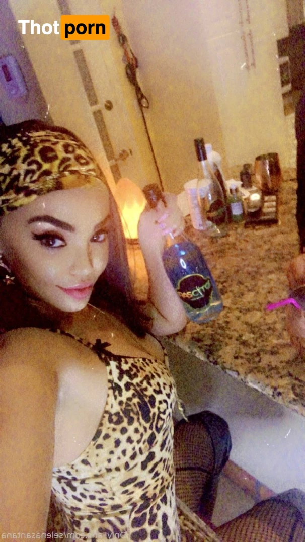 Selena Santana 1074303